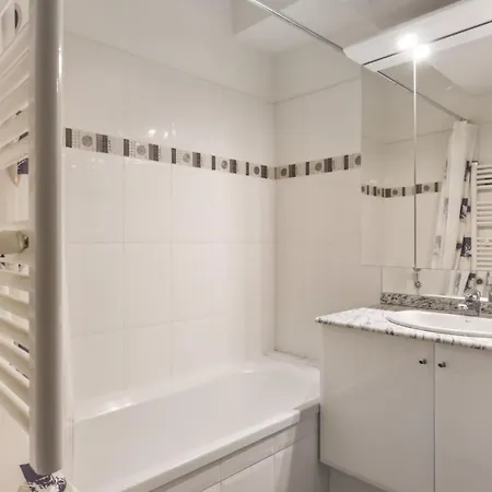 Studio W Large Terrace Ac Swimming-pool And Garage In - Welkeys
