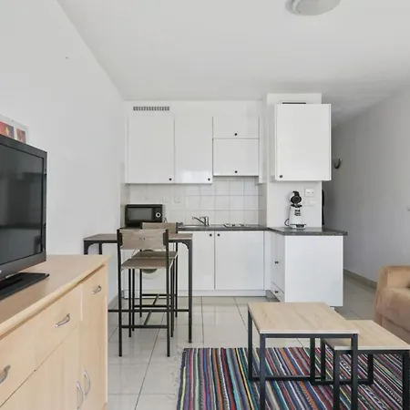 Studio W Large Terrace Ac Swimming-pool And Garage In - Welkeys Apartment